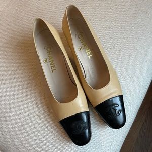 Vintage Chanel Classic Toe Box Cap Pumps Sz 37